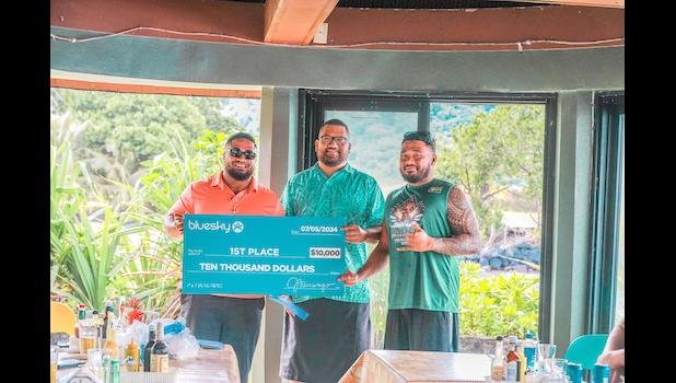 Matasaua fautasi from Manu'a receiving their first prize check
