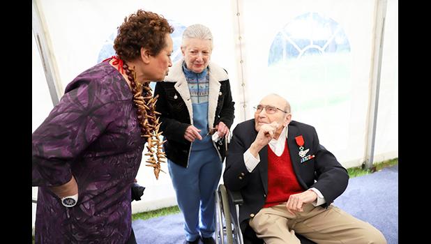 Amata speaks with WWII veteran in London