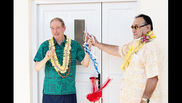U.S. Ambassador to Samoa Tom Udall cuts the ribbon 