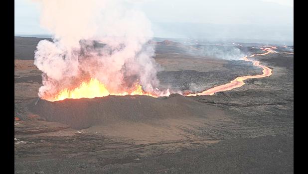 ava flowing from Mauna Loa volcano