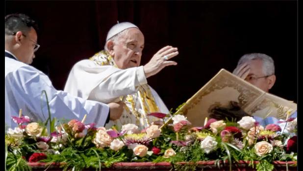 Pope Francis bestows the plenary 'Urbi et Orbi' (