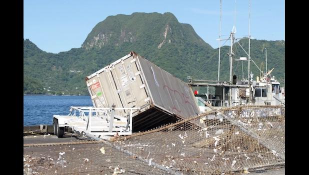 CONTAINER FALLING OFF DOCK