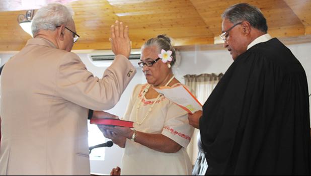 Chief Associate Judge, Mamea Sala Jr., (far right) administering the oath of office during a brief swearing in ceremony yesterday for Sauitufuga Masefau Pita Suiaunoa (far left-back to camera), as the new senator for Alataua county, while Sauitufuga’s wife, Taumaoe Lafaele Suiaunoa, holds the Bible.   [photo: FS]