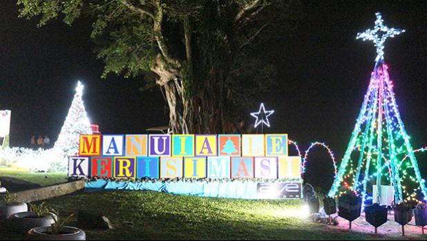 Chritmas lights and decorations at Aoloau