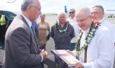 Governor presents gifts to Apostolic Nuncio