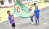 children with manu'a flag
